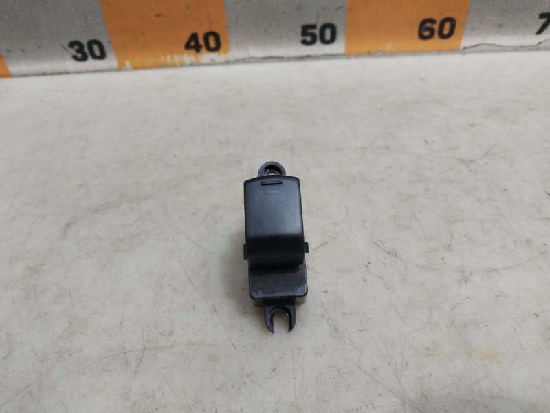 Кнопка стеклоподъемника