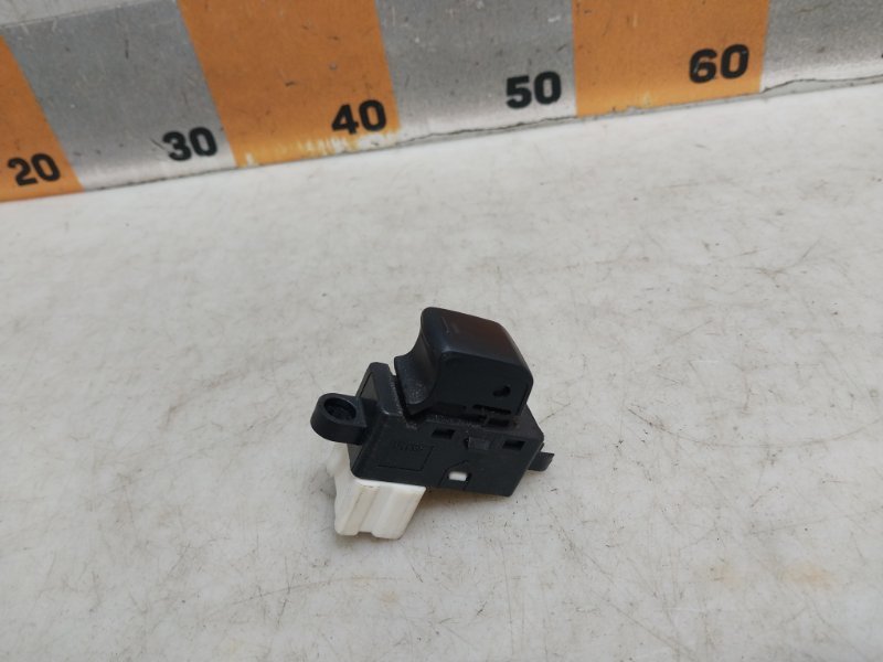 Кнопка стеклоподъемника