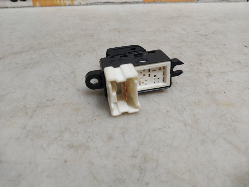 Кнопка стеклоподъемника