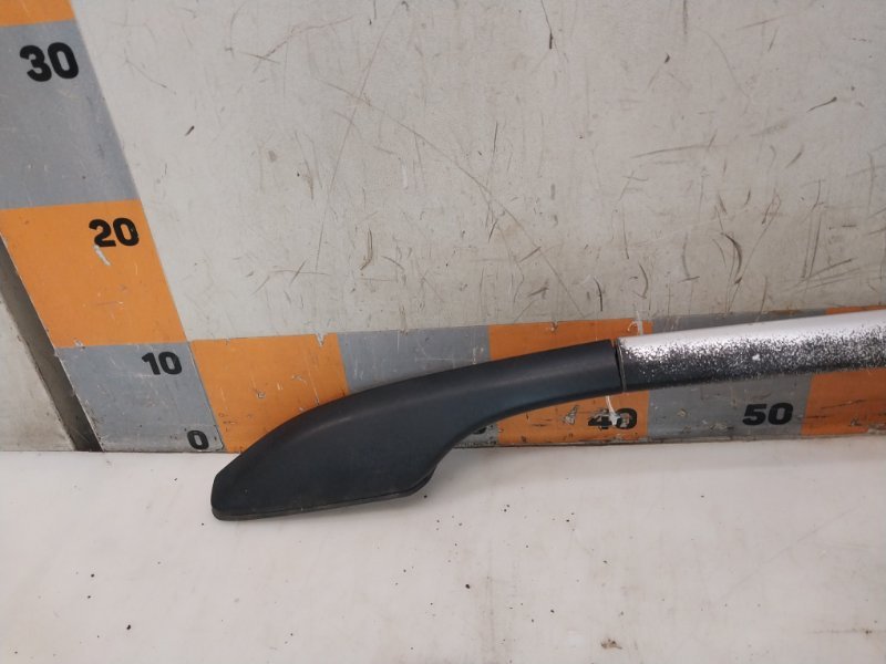 Рейлинг (релинг) правый (планка на крышу)