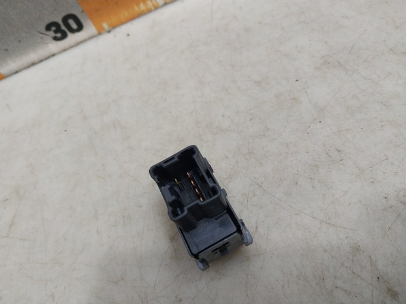 Кнопка обогрева сидений