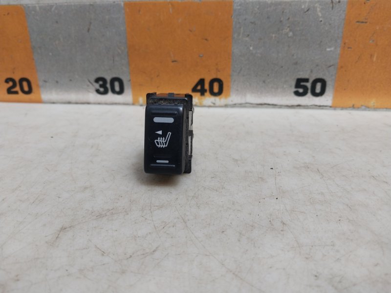 Кнопка обогрева сидений