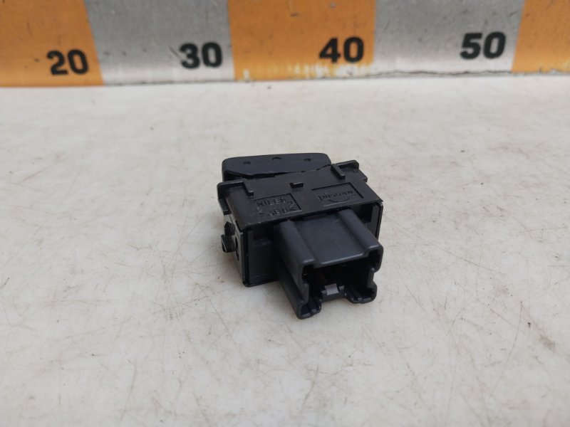 Кнопка обогрева сидений