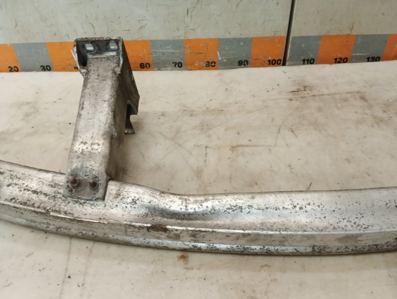 Усилитель переднего бампера