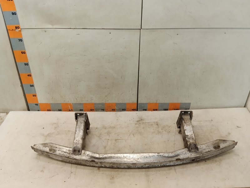 Усилитель переднего бампера