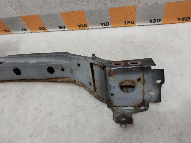 Усилитель переднего бампера