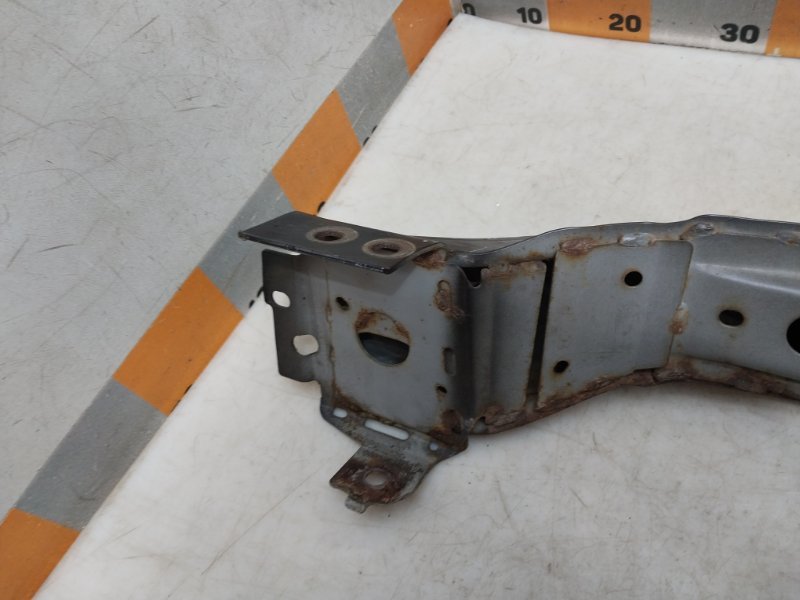 Усилитель переднего бампера