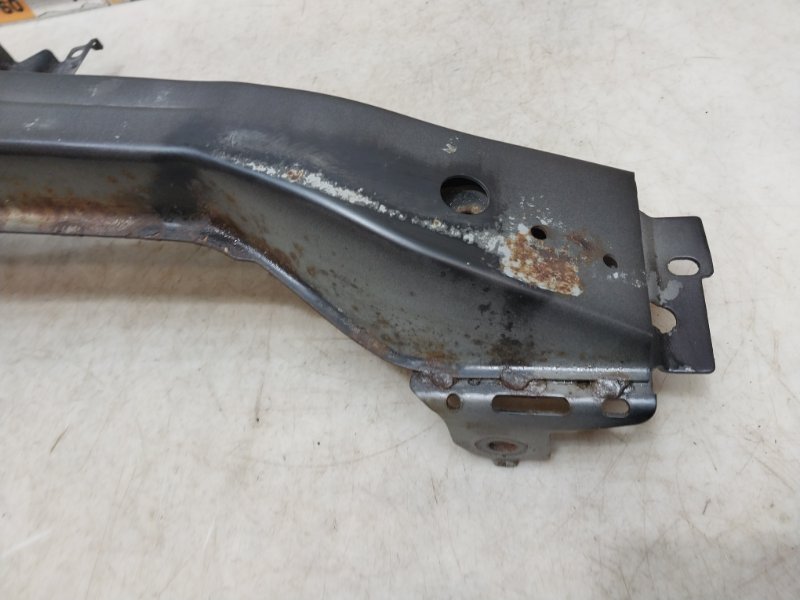 Усилитель переднего бампера