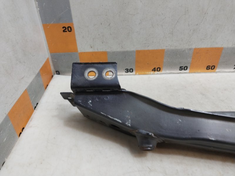 Усилитель переднего бампера