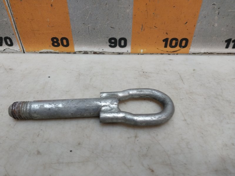 Крюк буксировочный