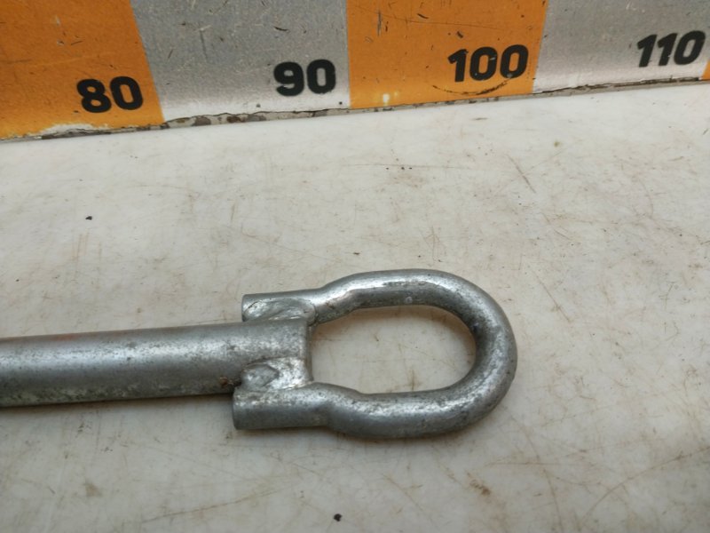 Крюк буксировочный