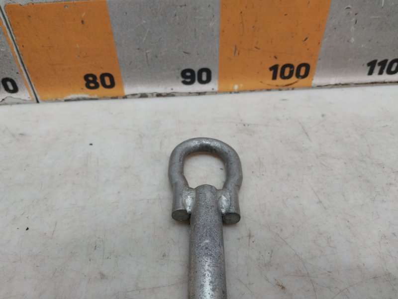 Крюк буксировочный