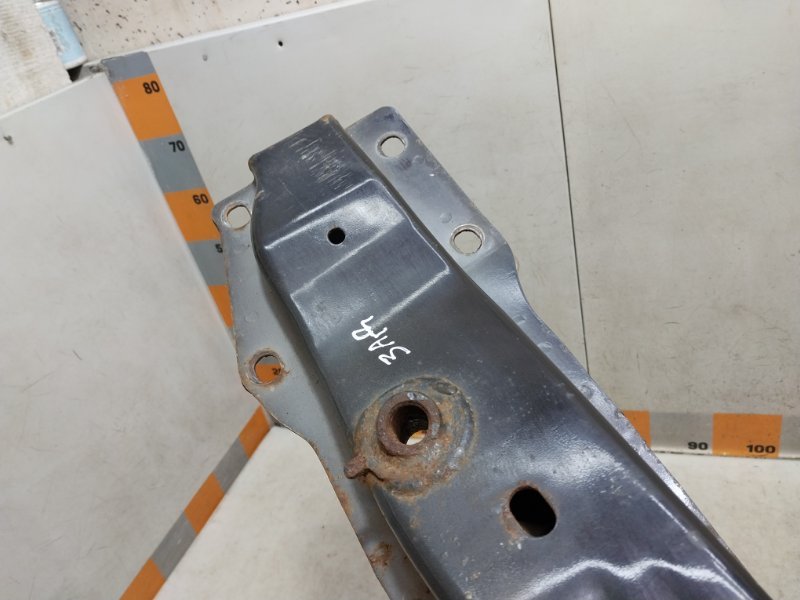 Усилитель заднего бампера