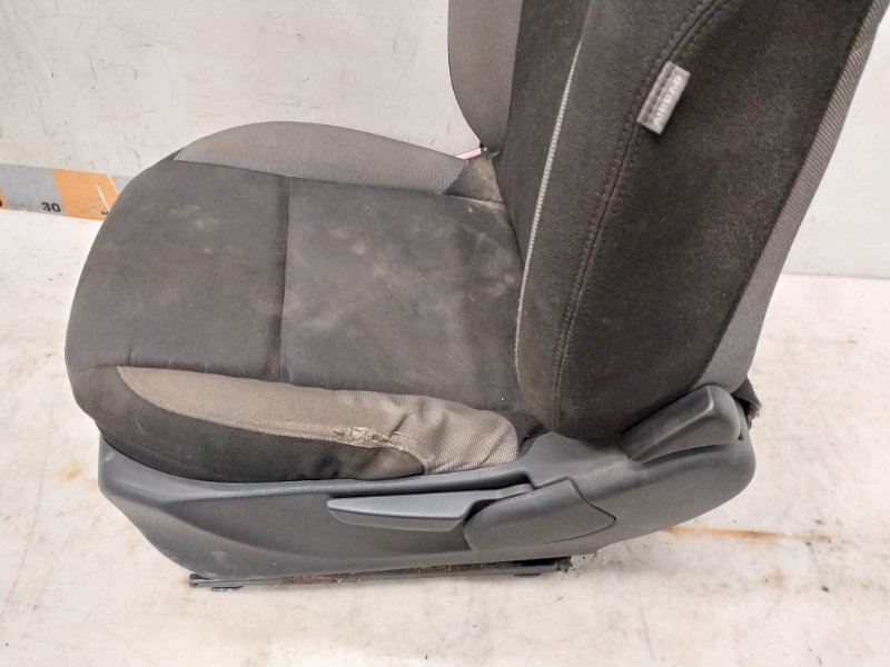 Сиденье переднее левое