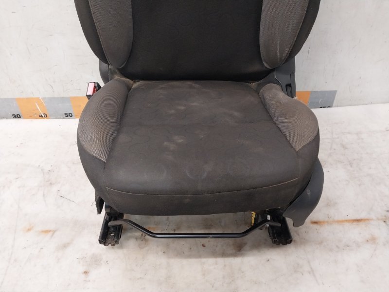 Сиденье переднее левое