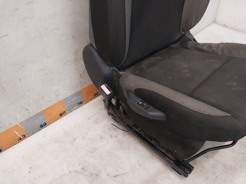 Сиденье переднее левое