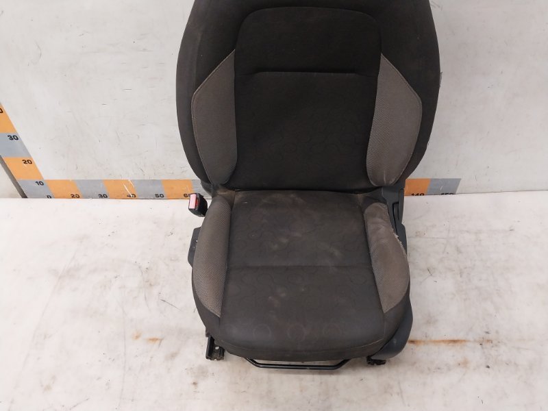 Сиденье переднее левое