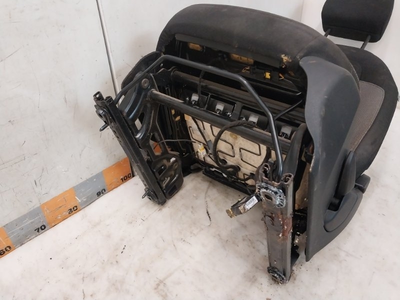 Сиденье переднее левое