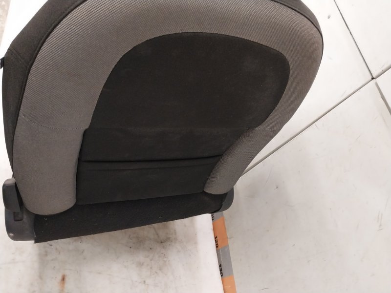 Сиденье переднее левое