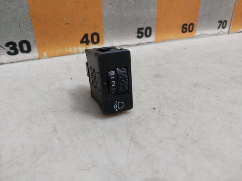 Кнопка корректора фар