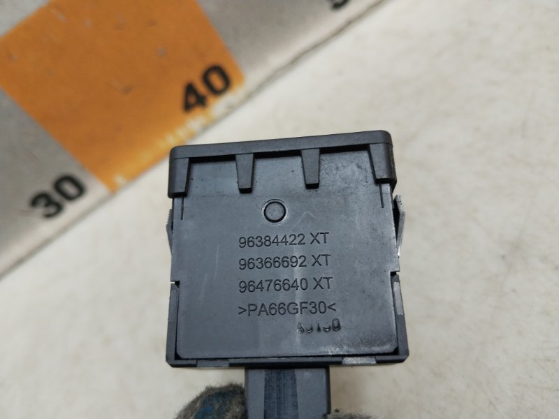 Кнопка корректора фар