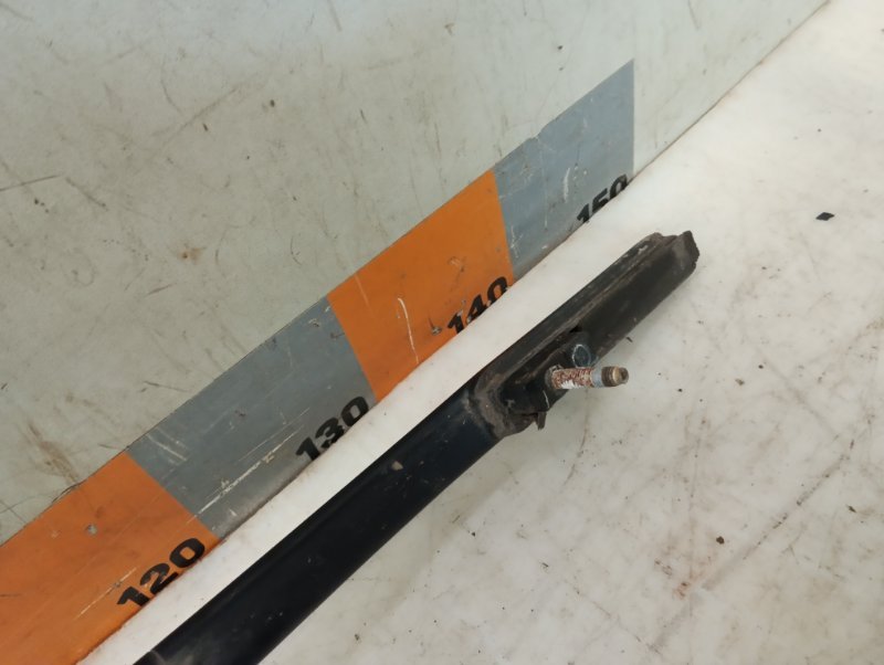 Рейлинг (релинг) правый (планка на крышу)