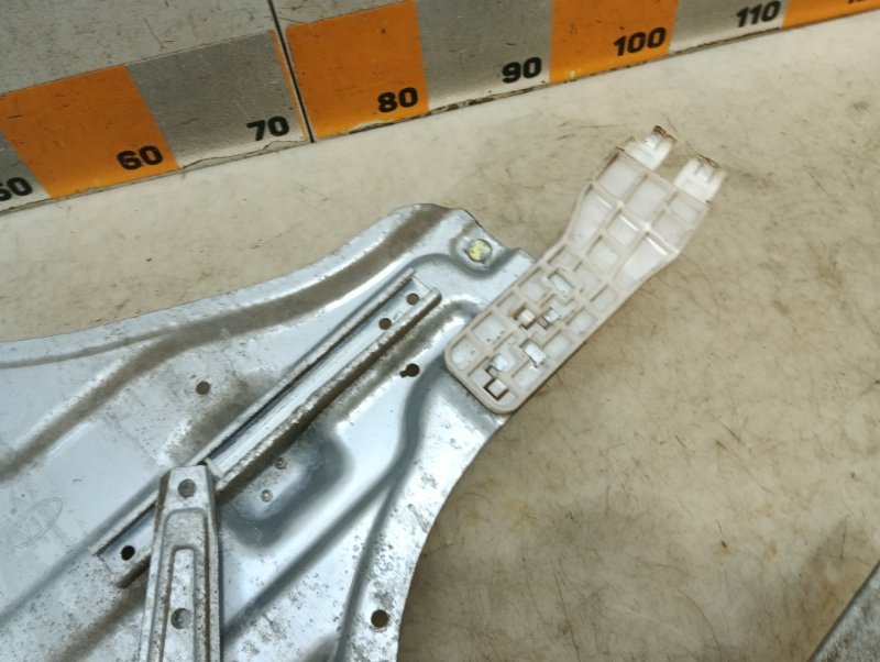 Стеклоподъемник электр. передний правый