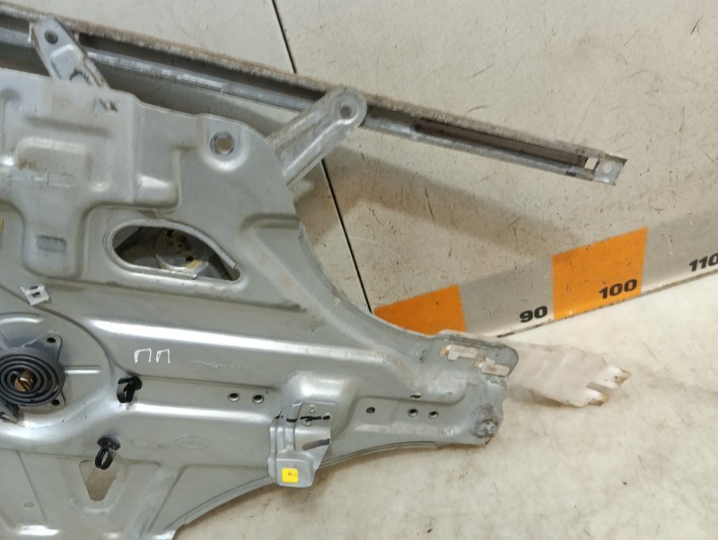 Стеклоподъемник электр. передний правый