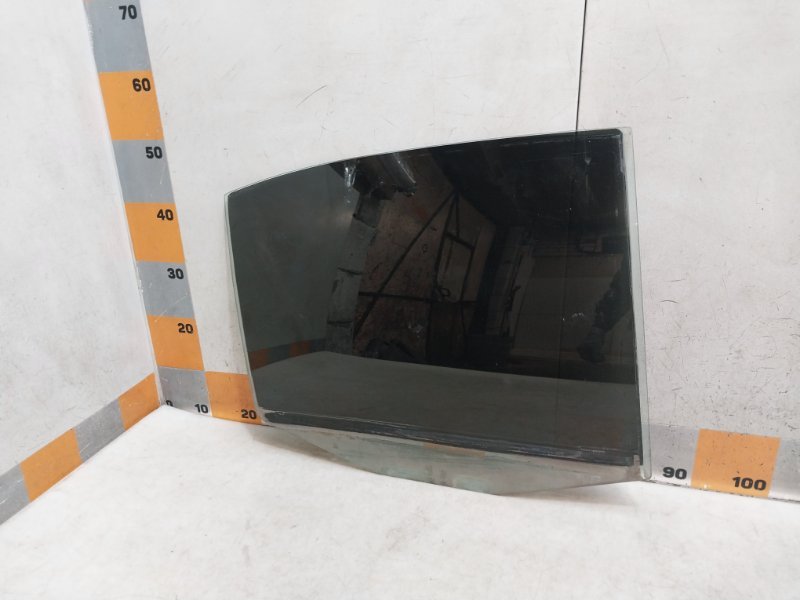 Стекло двери задней правой