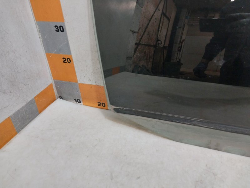 Стекло двери задней правой