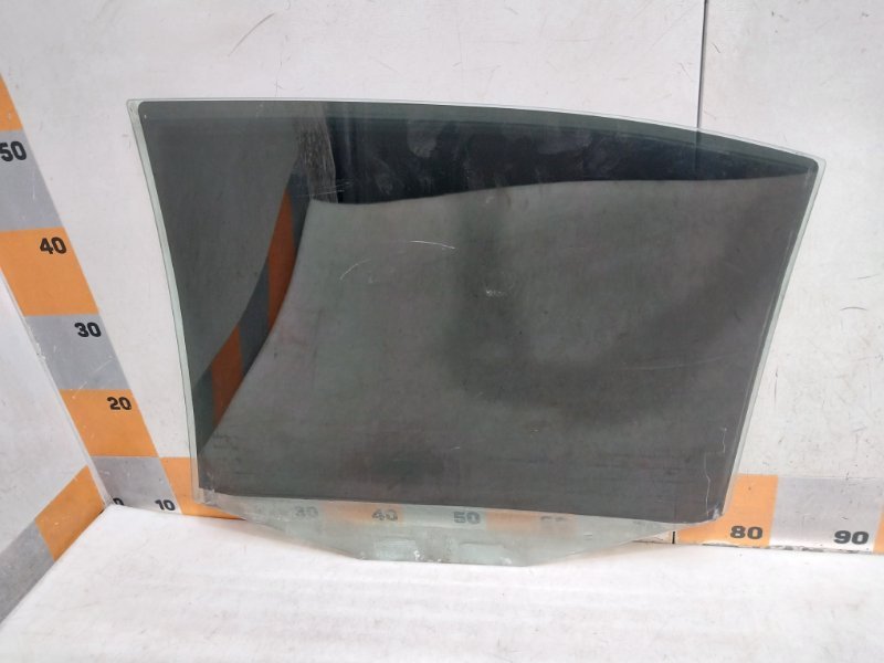 Стекло двери задней правой