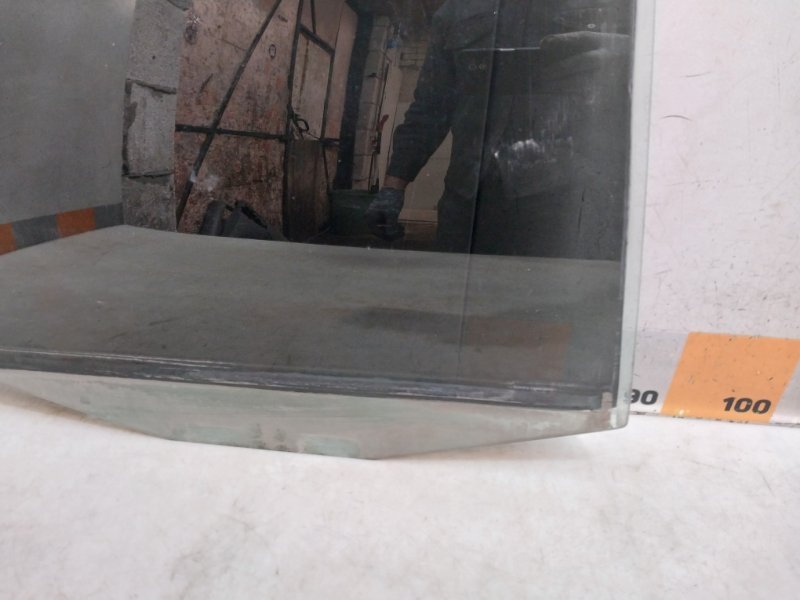 Стекло двери задней правой