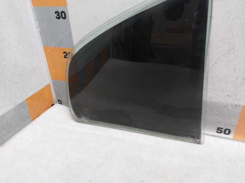 Стекло двери задней левой