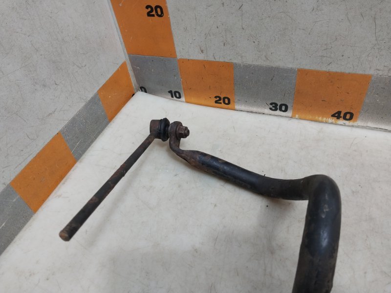 Стабилизатор передний