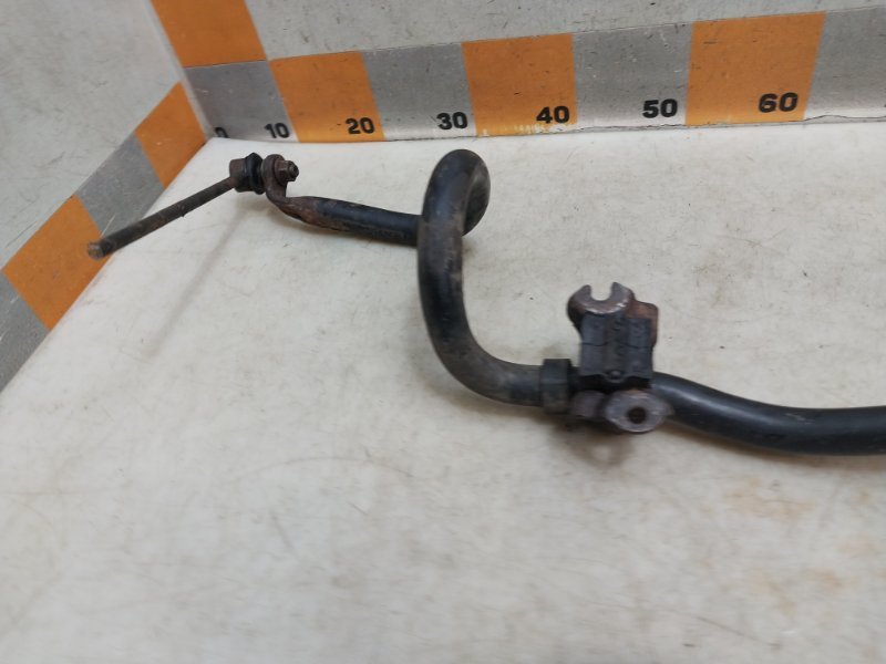 Стабилизатор передний