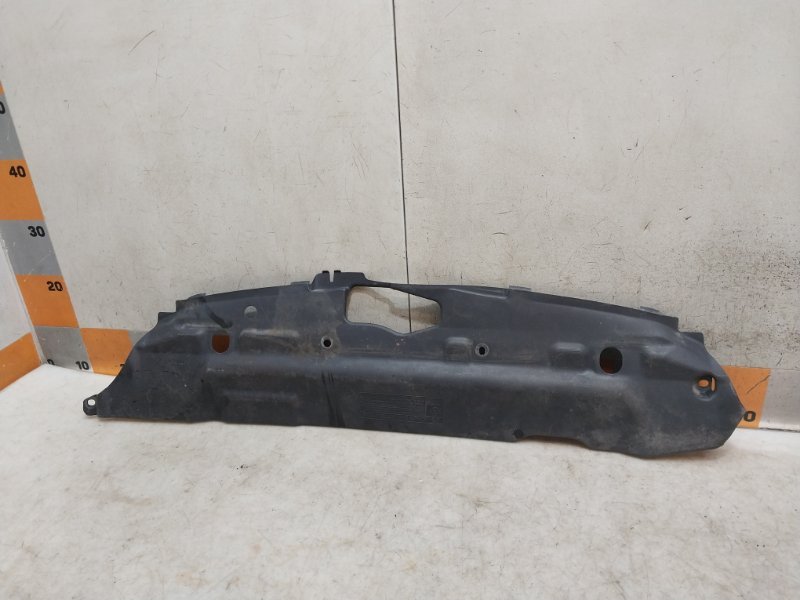 Кожух замка капота