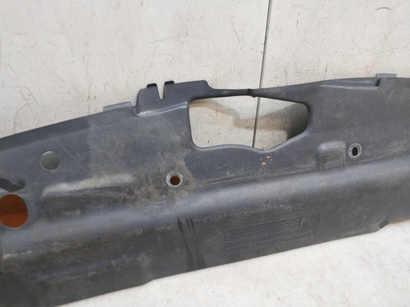 Кожух замка капота