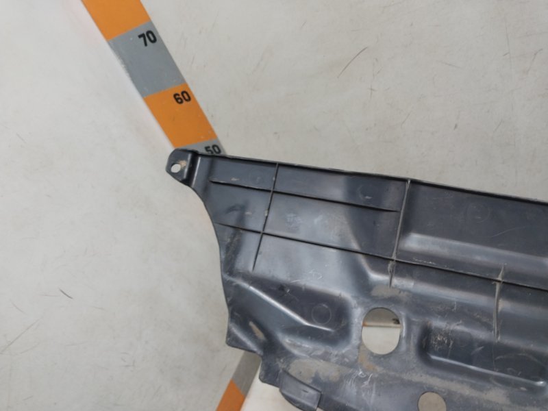 Кожух замка капота