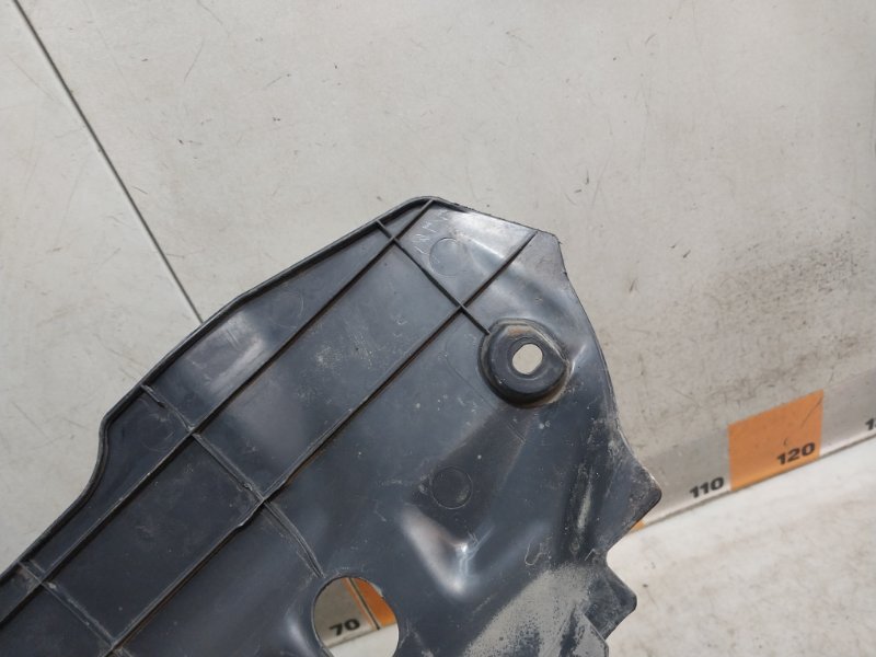 Кожух замка капота