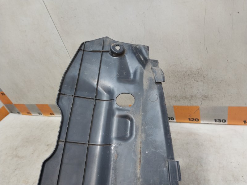 Кожух замка капота