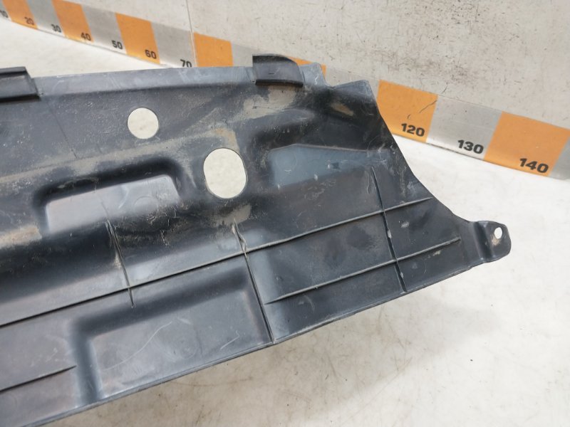 Кожух замка капота