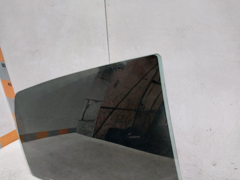 Стекло двери задней правой