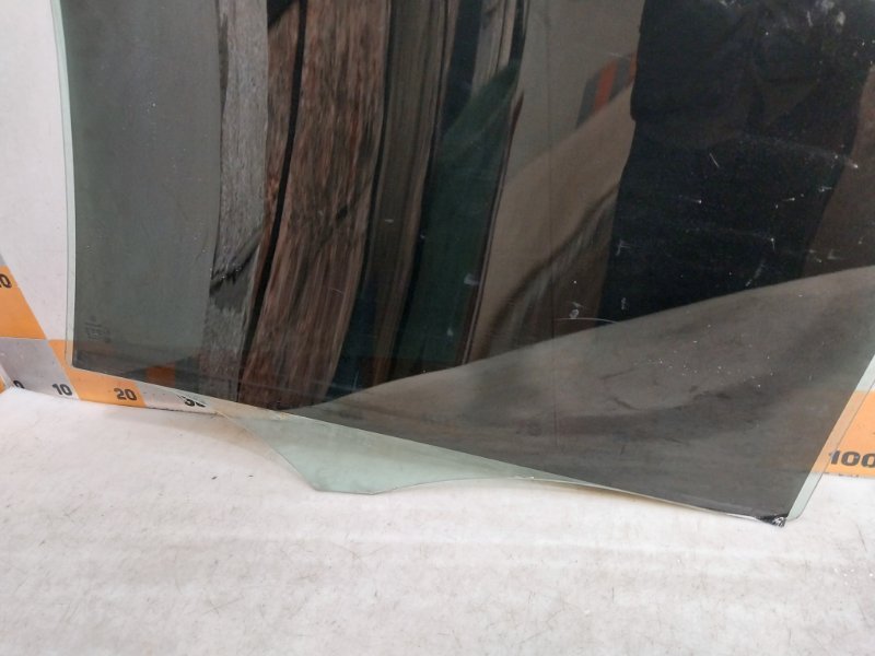 Стекло двери задней правой
