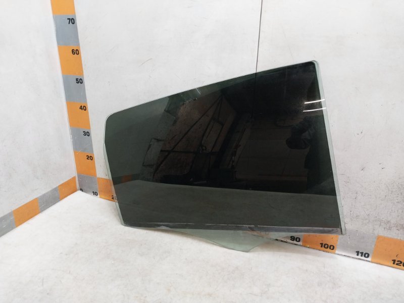 Стекло двери задней правой