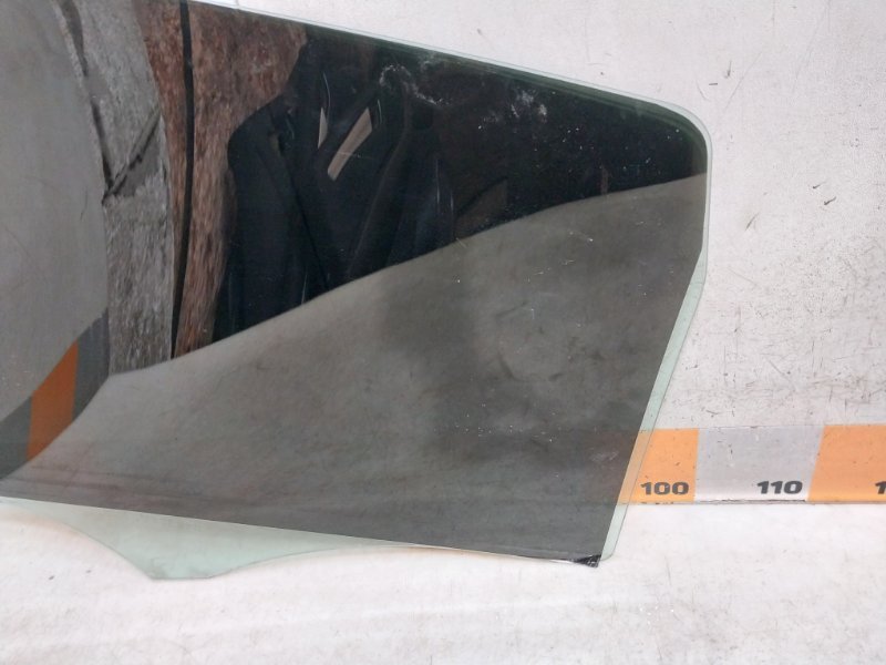 Стекло двери задней правой