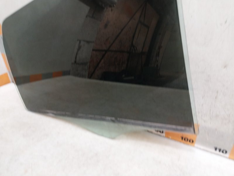 Стекло двери задней правой