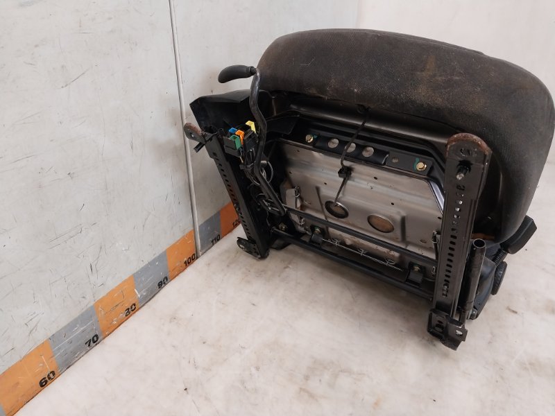 Сиденье переднее правое