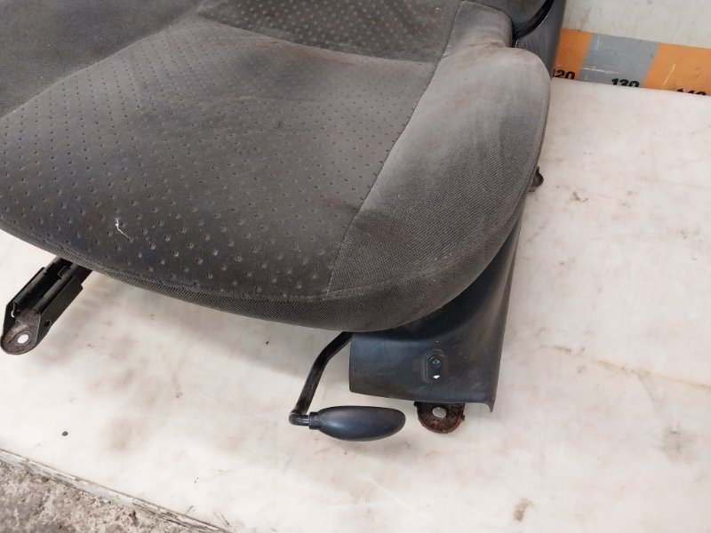 Сиденье переднее левое