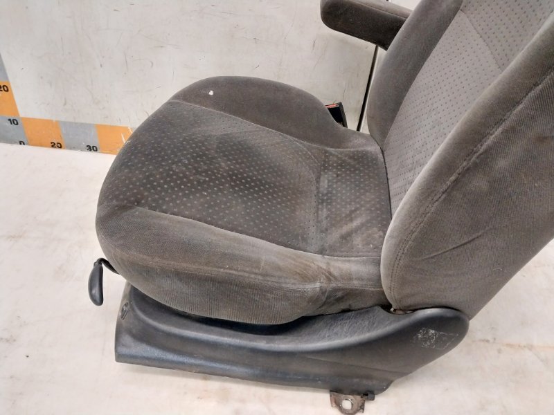 Сиденье переднее левое