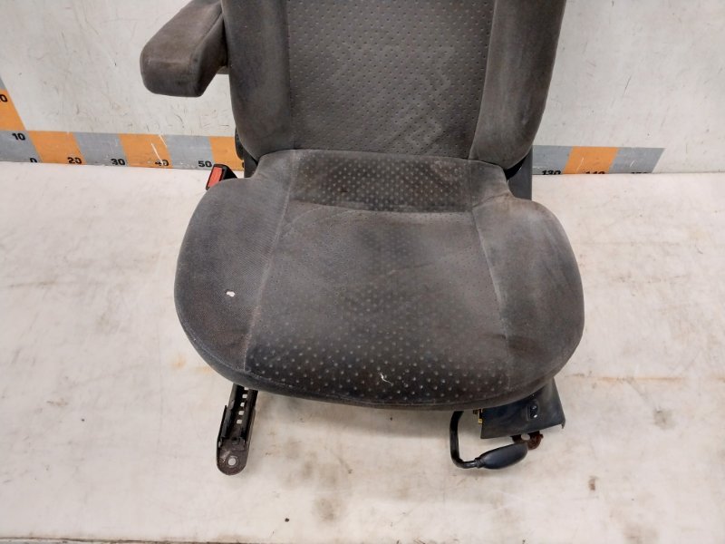 Сиденье переднее левое